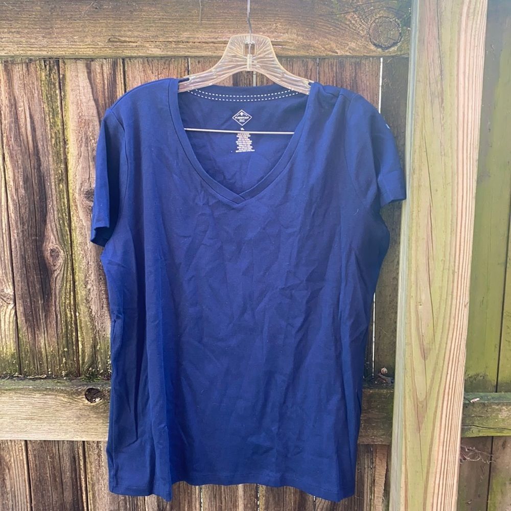 St. John’s Bay navy blue tee sz. XL